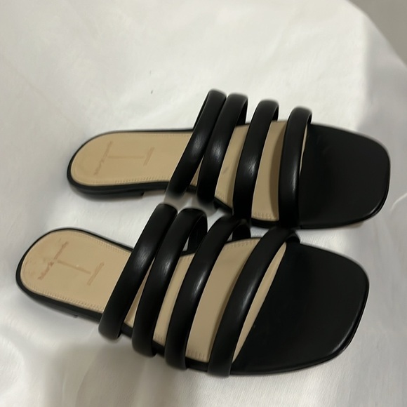 NWOT Black Suede Studio Black Strap Sandels - Picture 4 of 5